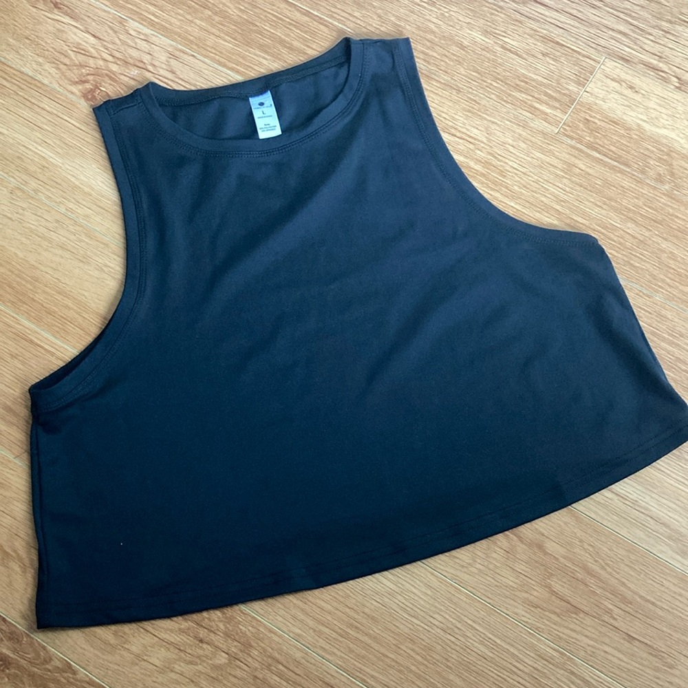 Crop tank top.